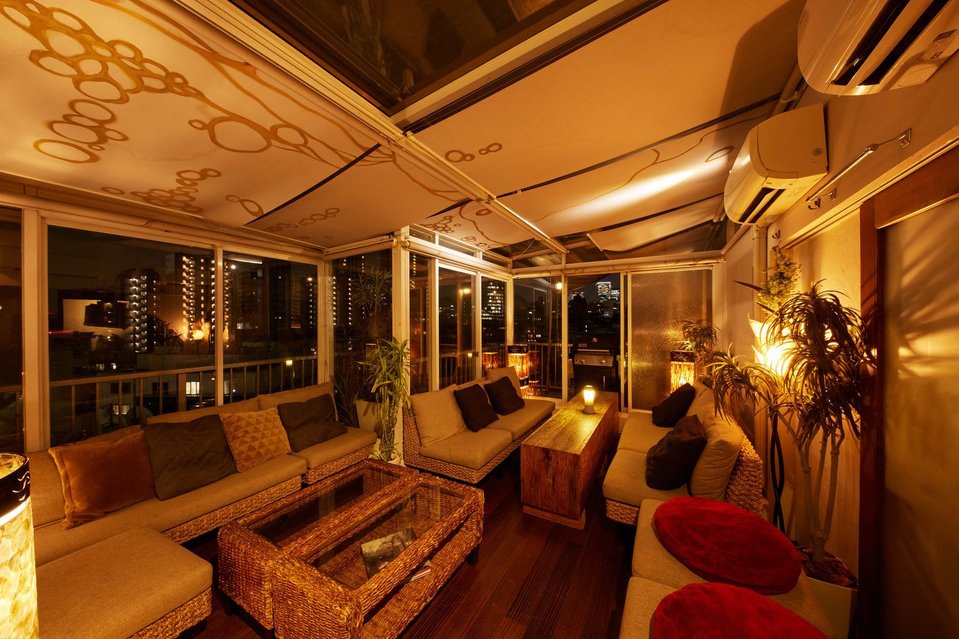 10th BRANDS | 10th story & 10th terrace